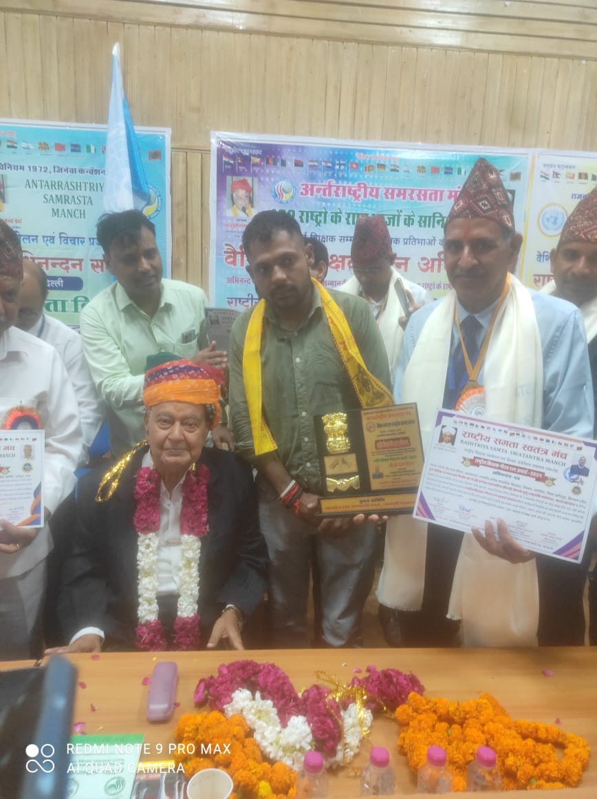 Devraj Dhiman received national level Teacher Gaurav Award