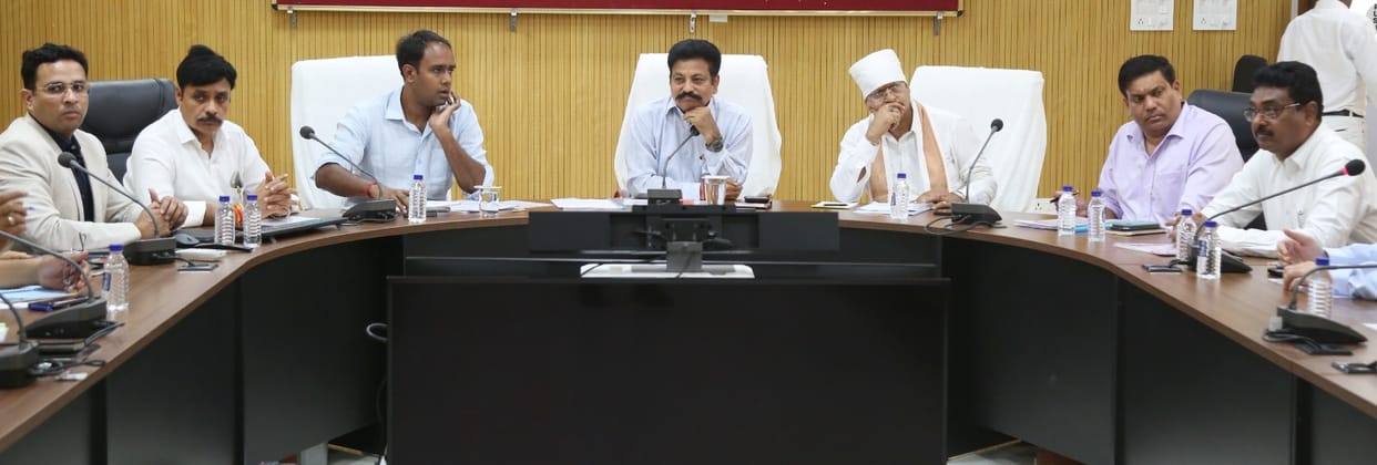 Sagar News Preparations for Regional Industrial Conclave begin Sagar Commissioner holds divisional meeting