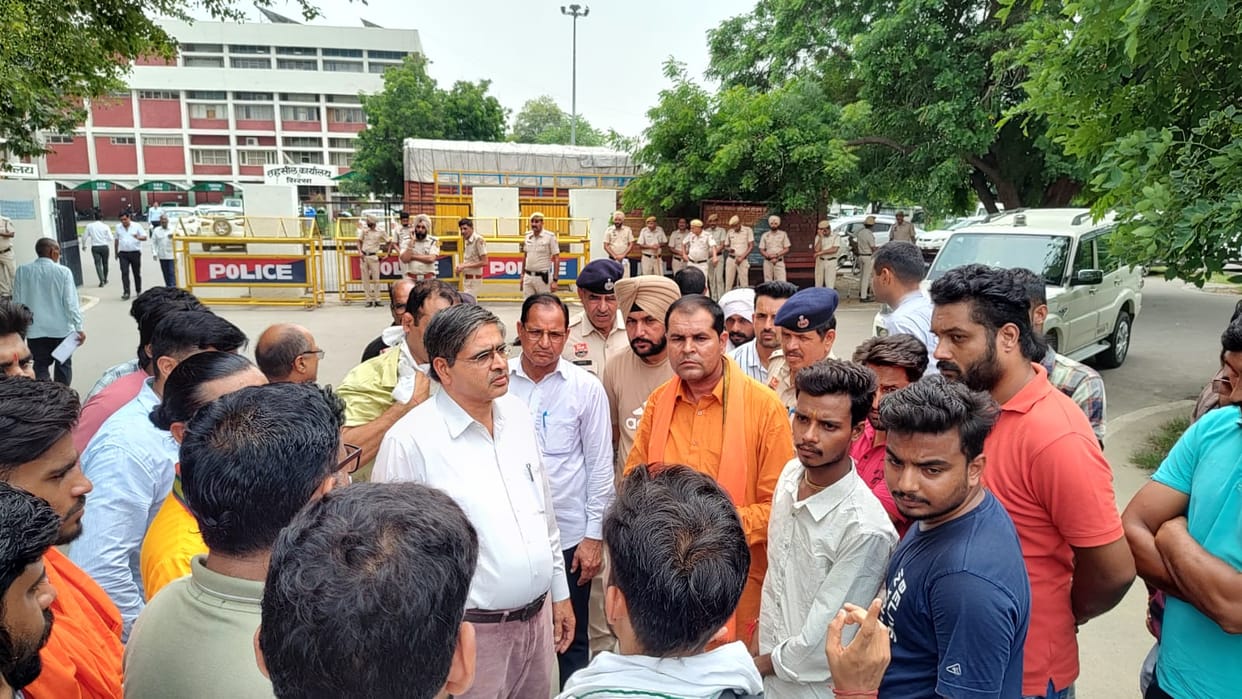 Police arrested 5 people for fighting
