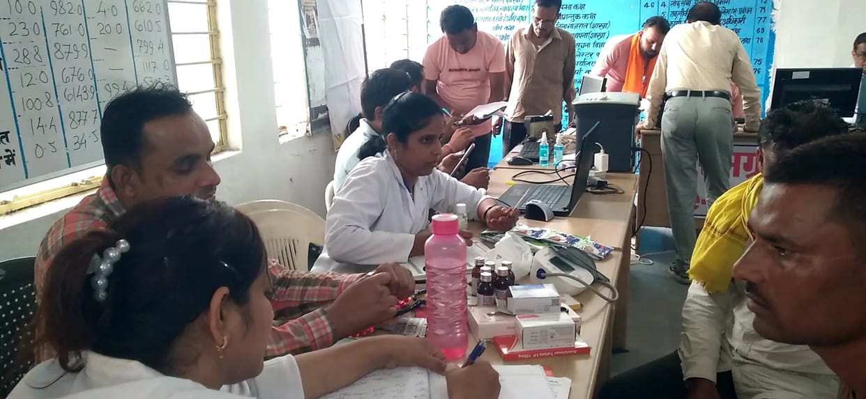 Aadhaar cards and Ayushman cards are being made for the applicants who came to the public hearing