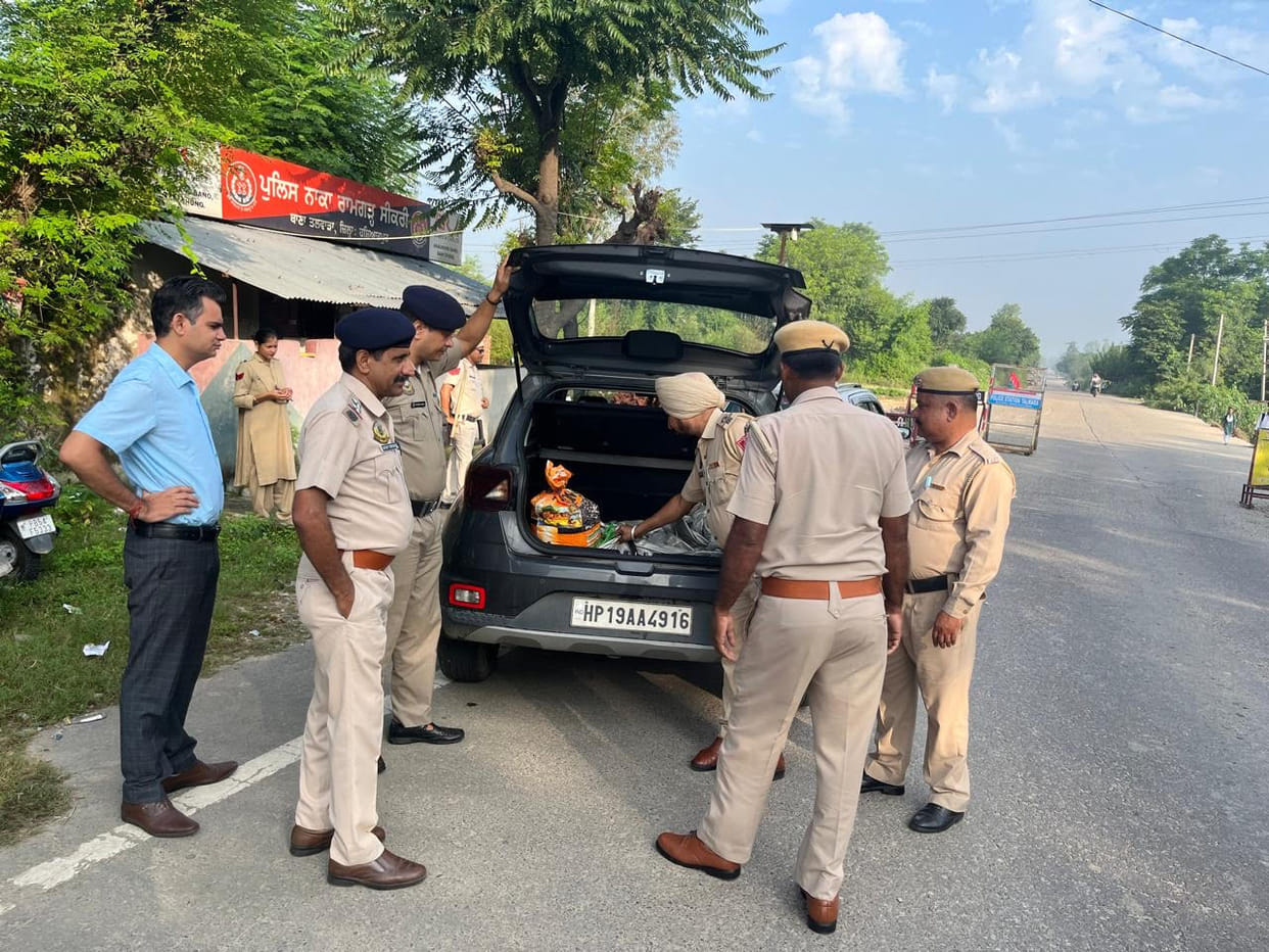 Checking of vehicles on Punjab and Himachal border