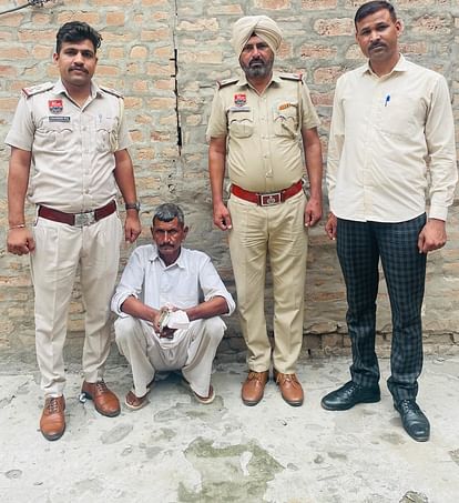 Accused of stealing Rs 112500 from dairy arrested