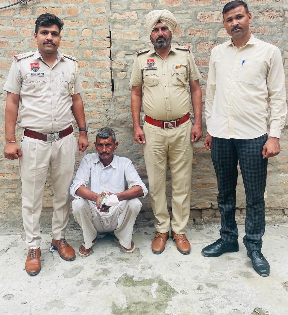 Accused of stealing Rs 112500 from dairy arrested