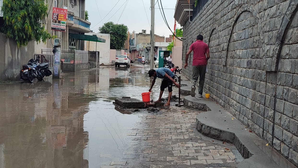 40 year old sewerage system became a problem, honorable could not solve it