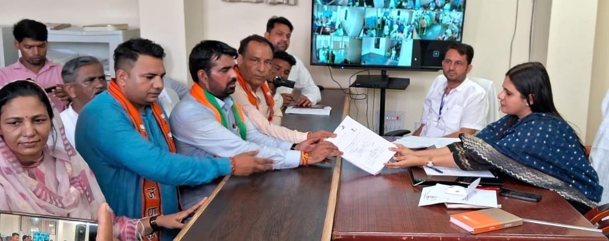First took out a procession in the city, then filed nominations.