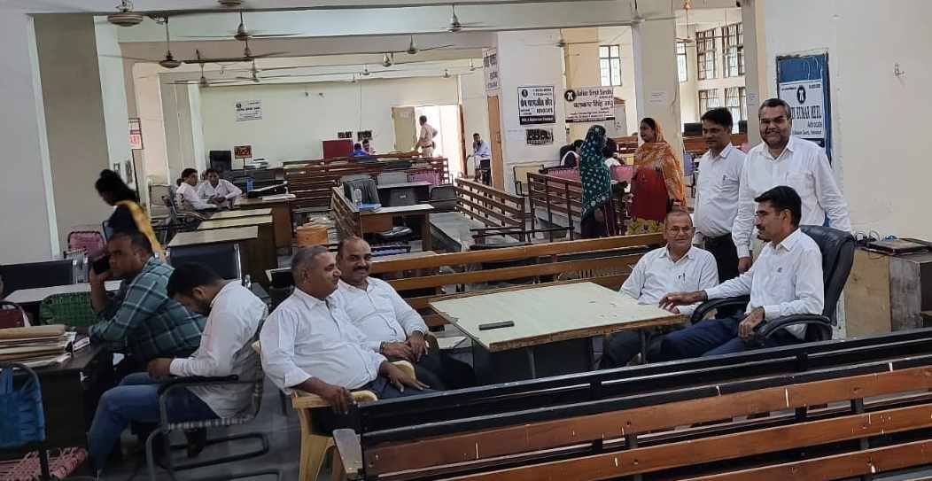 Lawyers did not appear in courts, people coming to represent cases faced problems