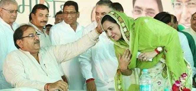 The contest in Fatehabad became exciting due to the entry of Chautala family's daughter-in-law Sunaina in the field.