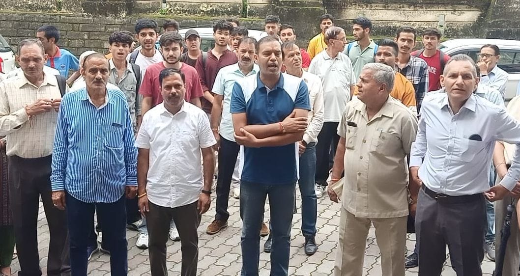 Demonstration in Jogindernagar against Sanjauli mosque dispute