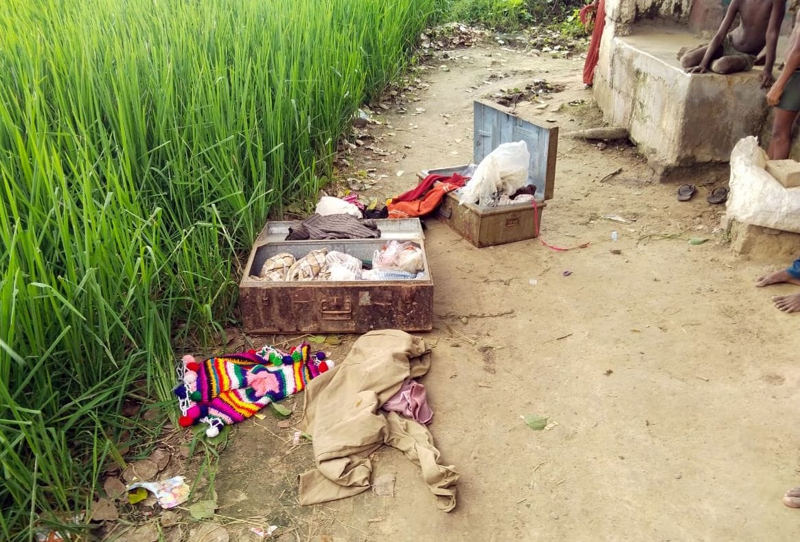 Theft of thousands of rupees including cash and jewelery from two houses