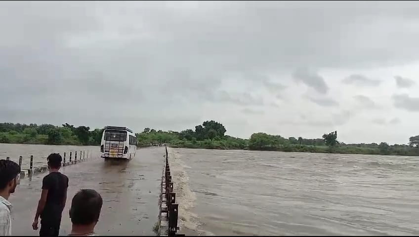 Damoh bus driver took bus out of overflowing bridge collector suspended permit and gave instructions