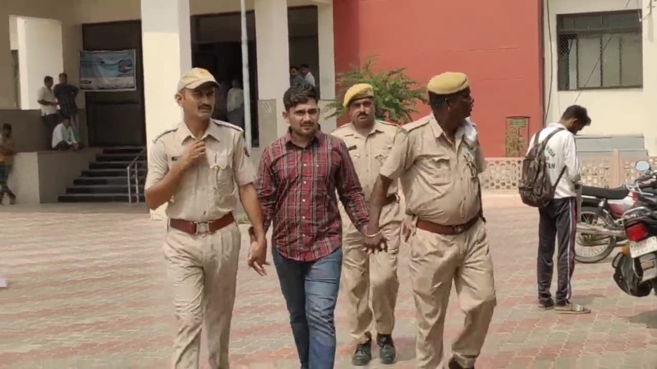 पुलिस गिरफ्त में आरोपी