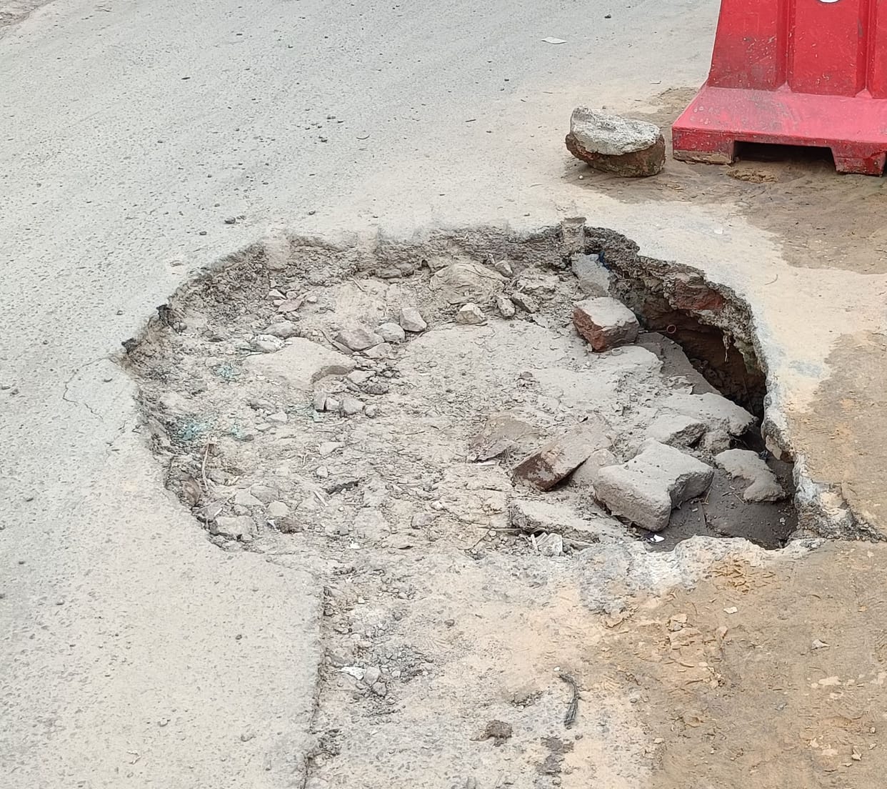 The main roads of the city are sinking, the balance is deteriorating due to lack of coordination between departments.