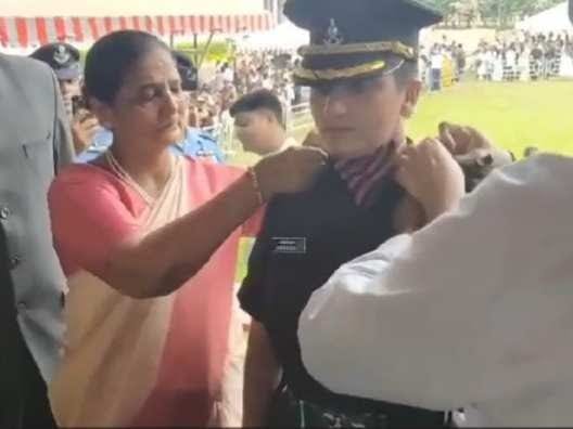 Jhunjhunu: Martyr's wife fulfilled vow to become a lieutenant in the army, family attended the badge ceremony