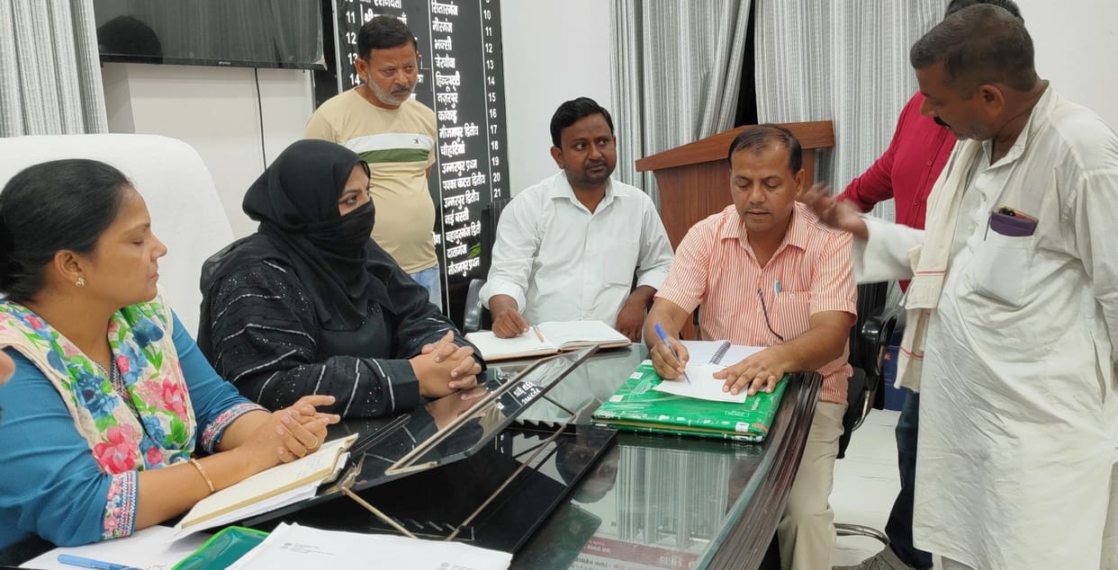 Municipal workers found absent, clarification will be sought