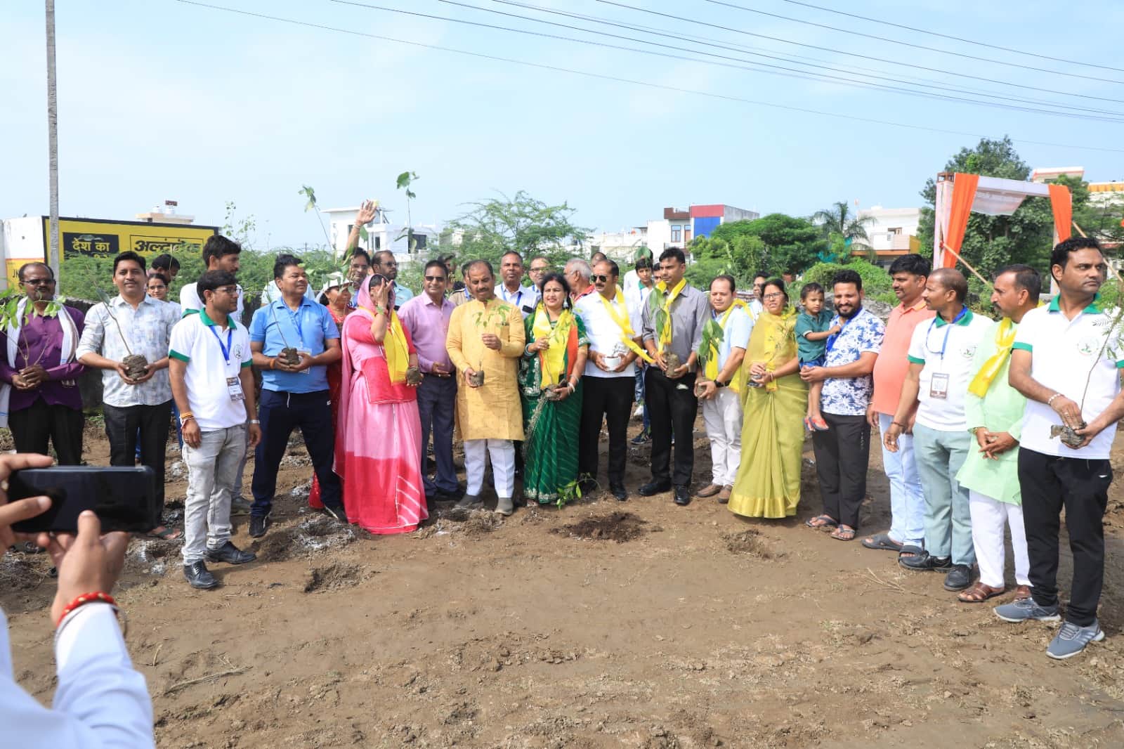 भीलवाड़ा में खेजड़ली में लगाए गए 1730 पौधे।