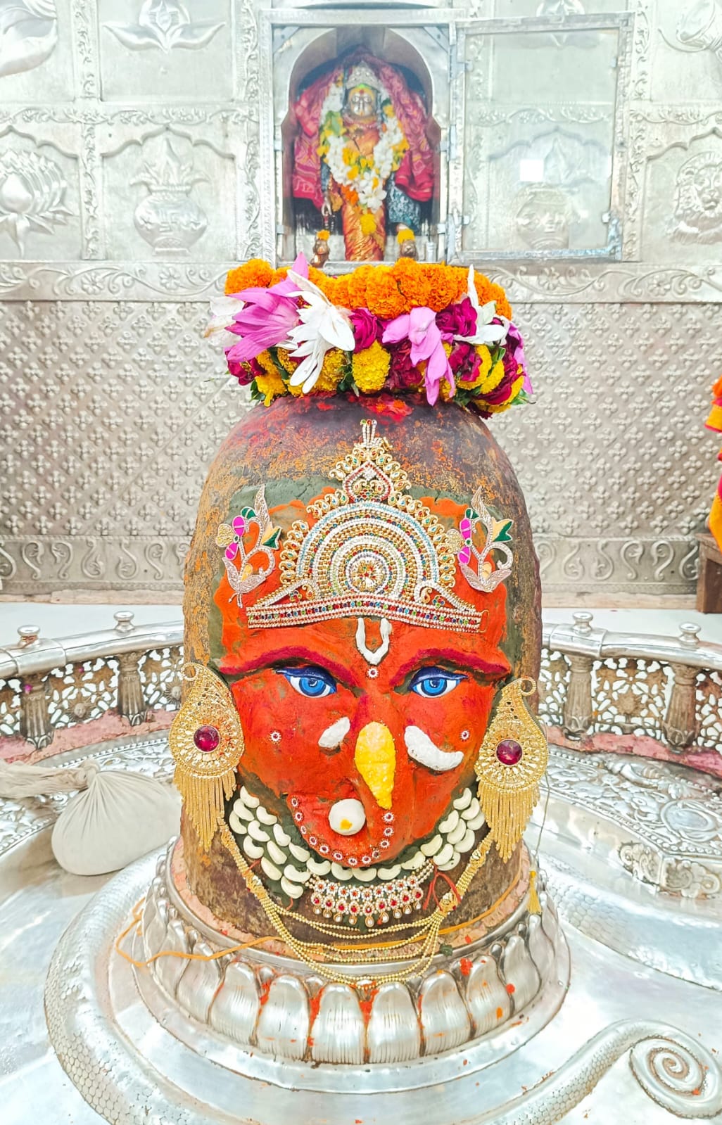Baba Mahakaal dressed in the form of Shri Ganesh in Bhasmarti Mahakal Darshan Today