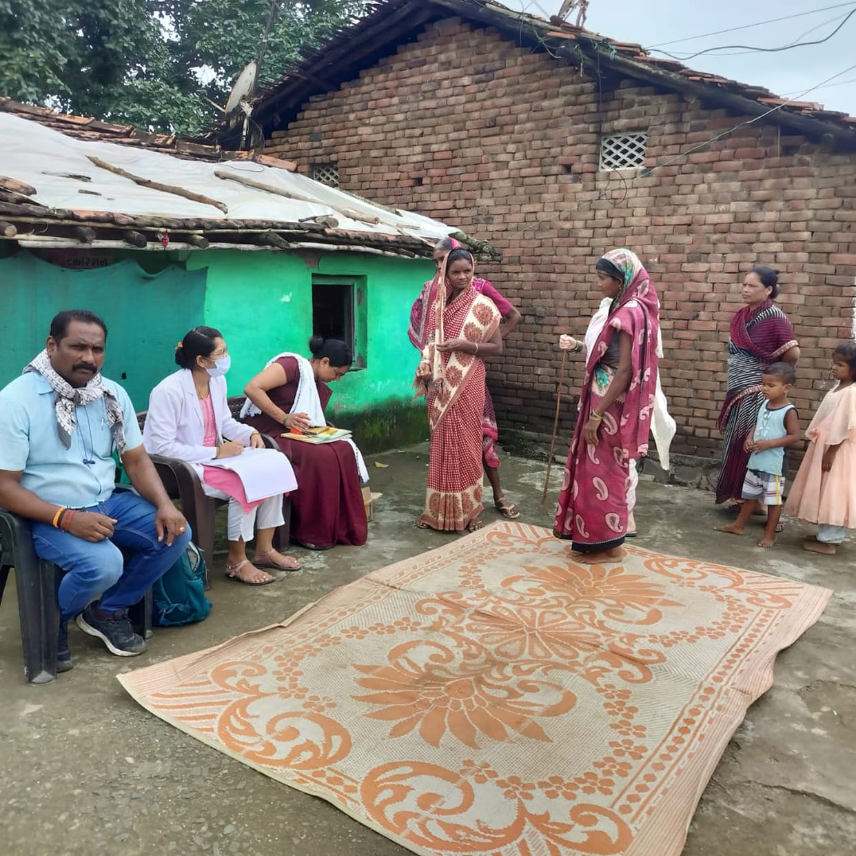 4 patients of vomiting in Khadki village: 16 people suffering from fever