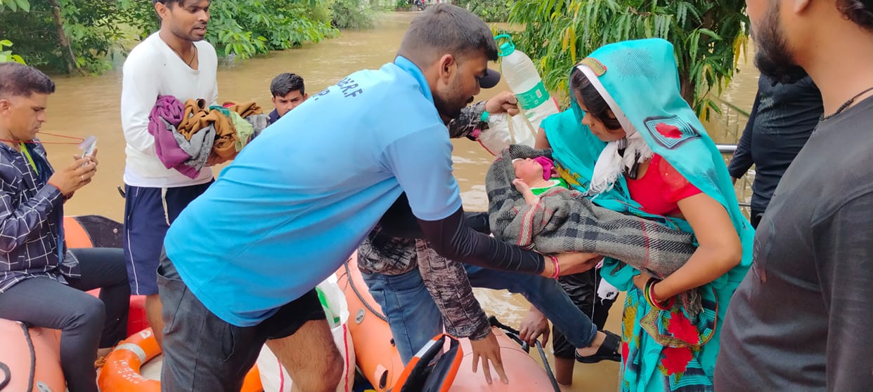 Damoh There was five feet of water inside the hospital. The SDERF team rescued four pregnant women