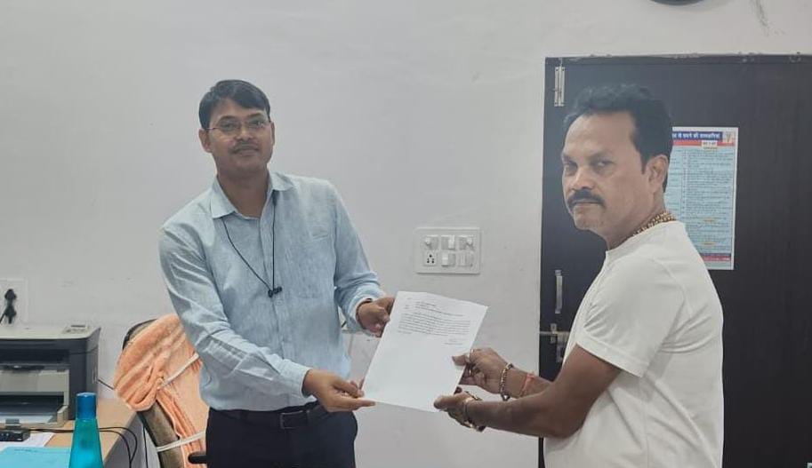 साइबर सेल प्रभारी और शिकायतकर्ता