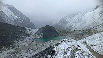 First snowfall of the season in Darma and Vyas valleys of Pithoragarh.