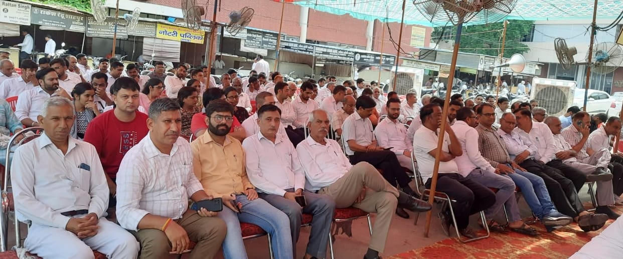 Lawyers' protest continues demanding action against DSP
