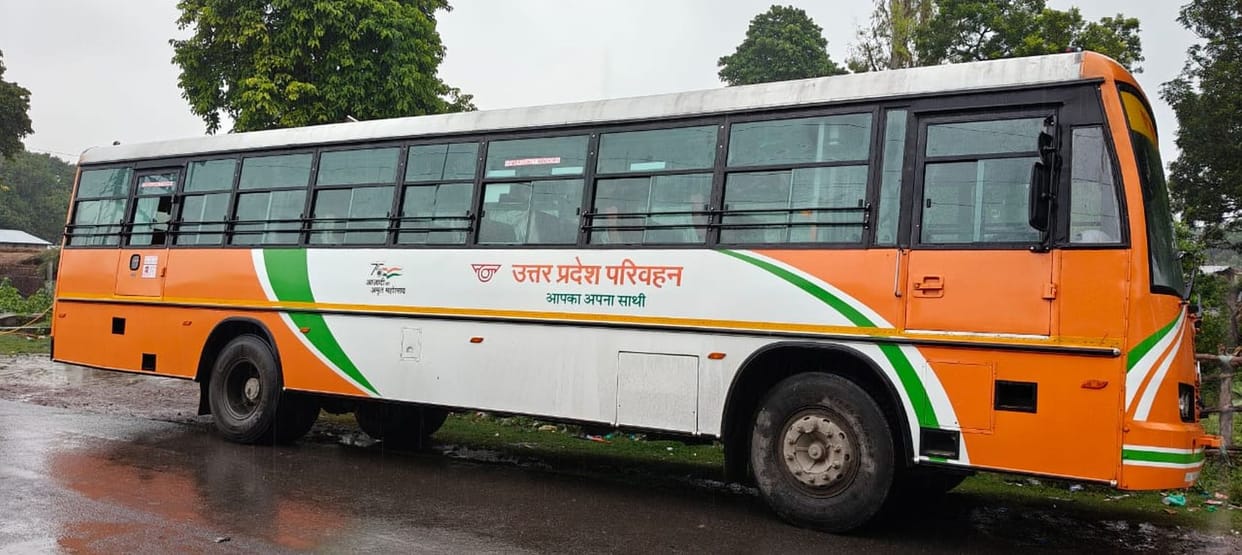 accident happened with an old man traveling in a bus lost his life conductor was shocked to see condition