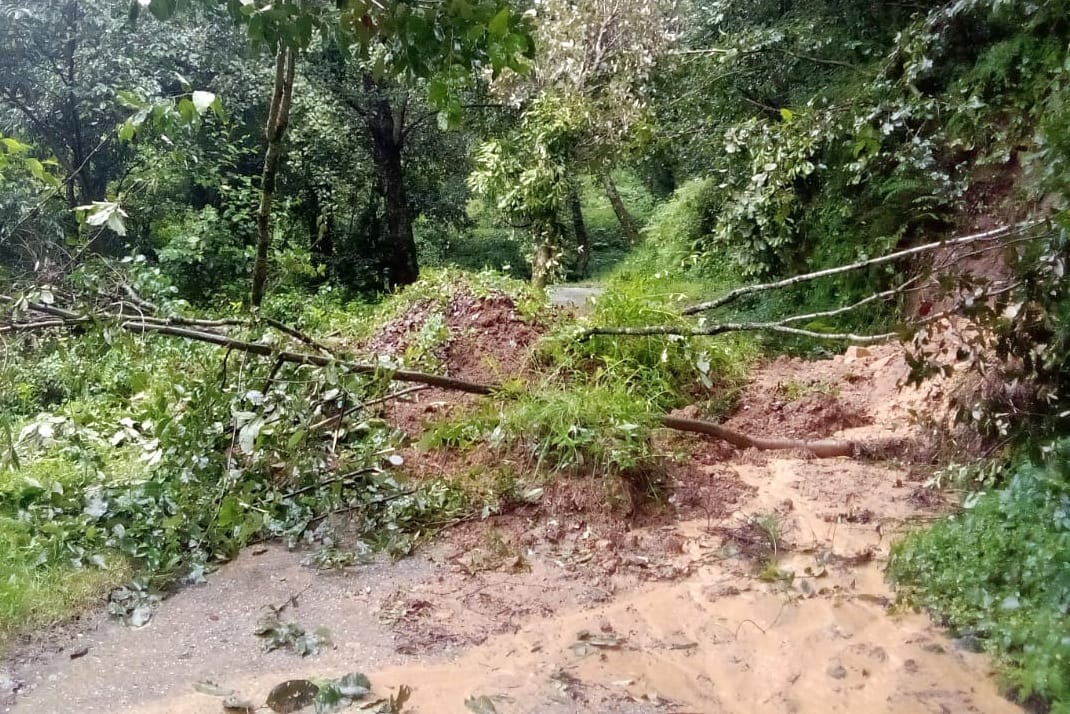 Lifeline of frontier district closed due to debris, hundreds of vehicles stranded