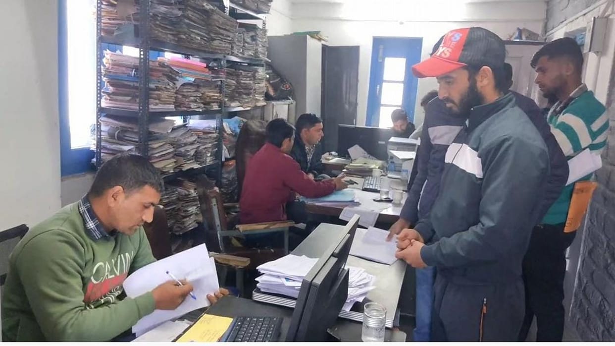 Interview for the posts of Para Worker from 20
