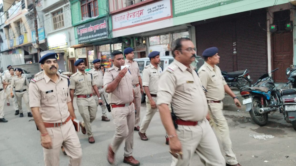 Police gets ready in view of upcoming festivals Flag march taken out in the city