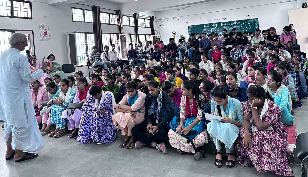 Hindi is taught in more than 260 universities: Hooda