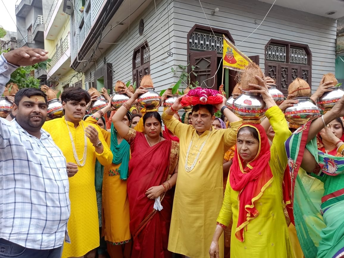 Shri Ram Katha was started by taking out Kalash Shobha Yatra