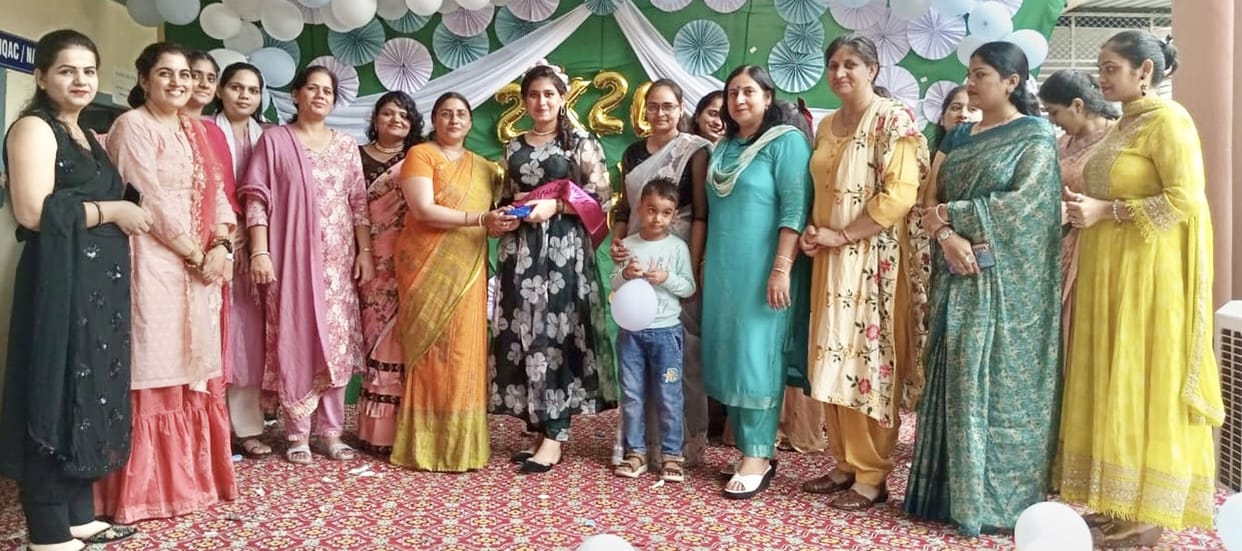 Nikita won the title of Miss Fresher