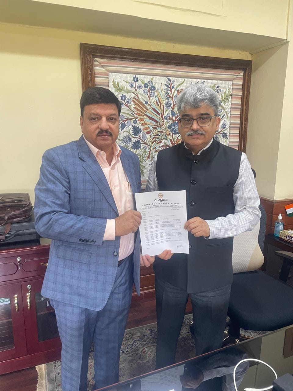 Member of Chamber of Commerce Meet with Chief Secretary