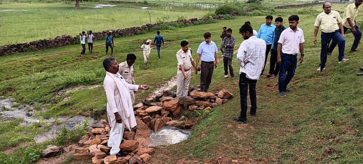 Damoh There is a stir due to leakage across the Dhangaur pond