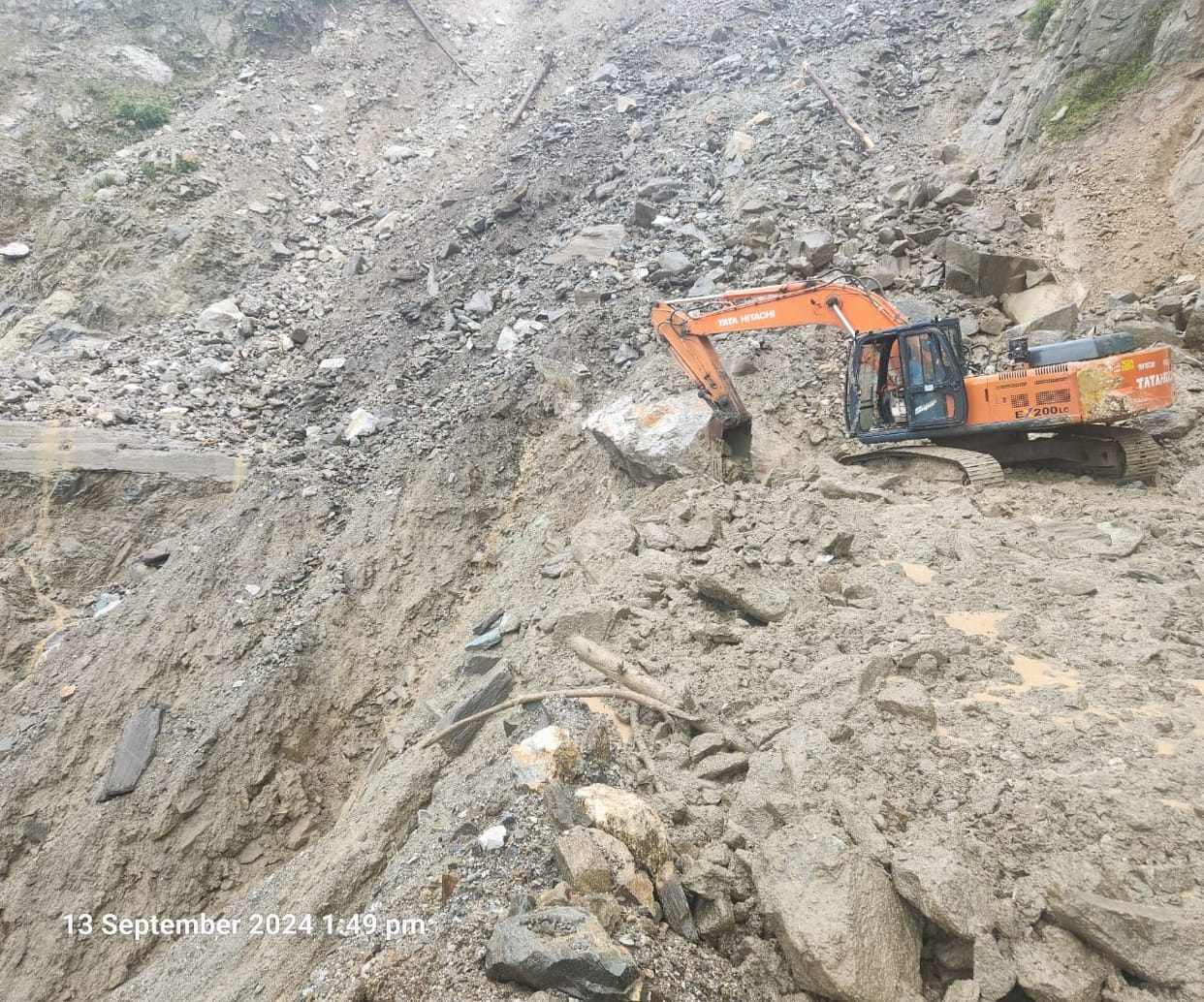 More than 100 passengers of 35 vehicles including two buses are stranded in Swala.