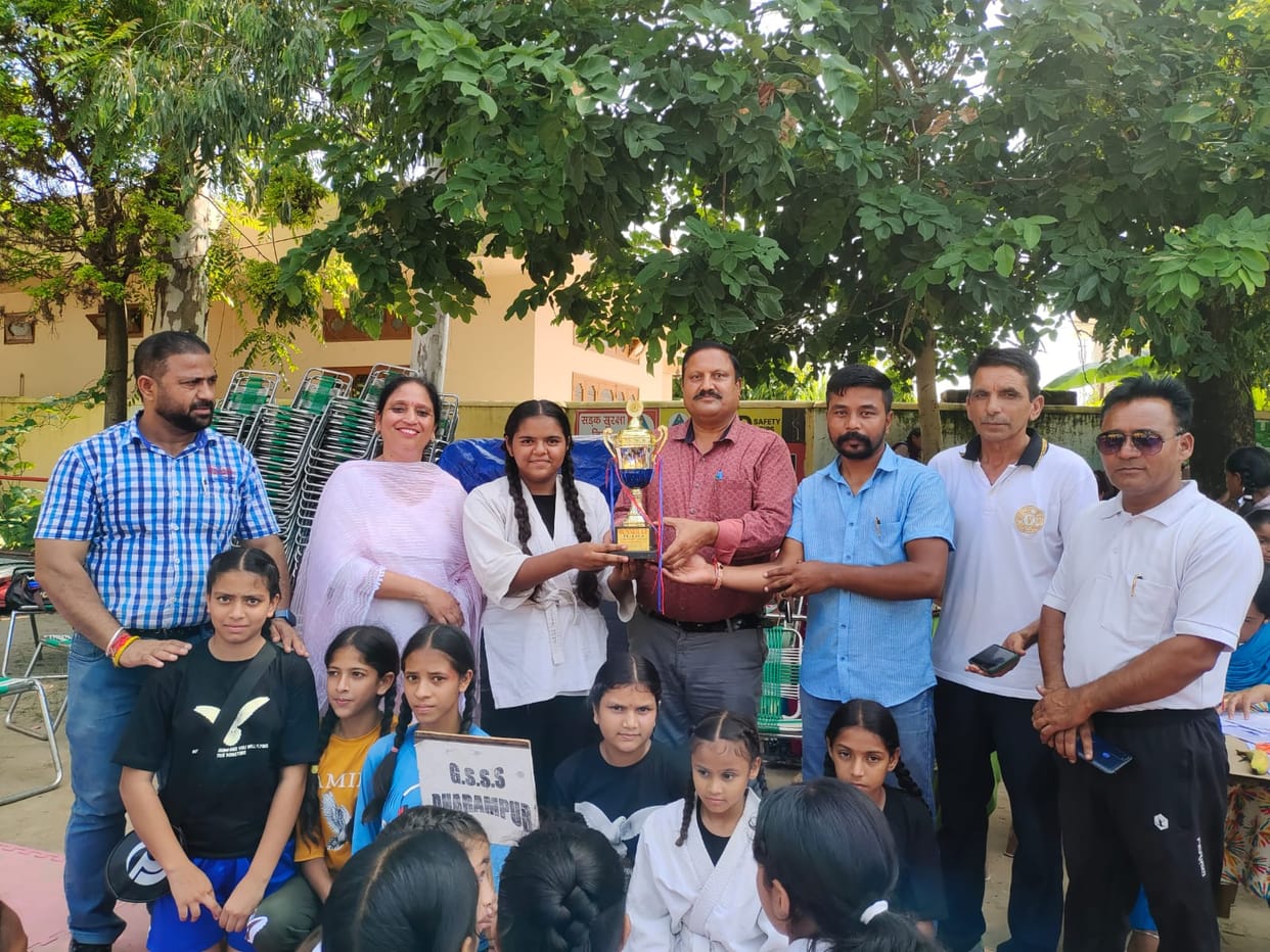 Six students of Dharampur school dominated in judo, got two gold and four bronze.