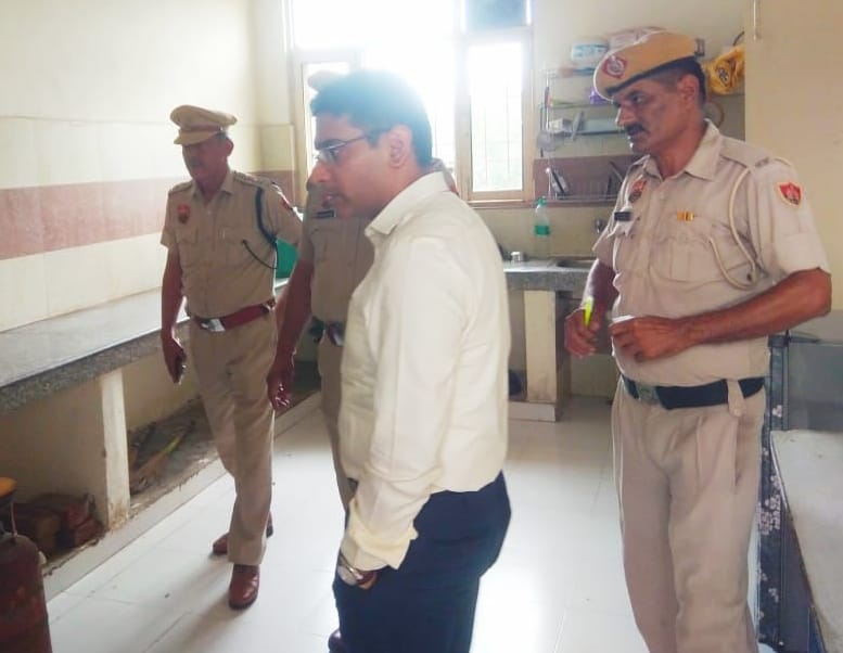 SP conducted surprise inspection of Shivaji Colony police station