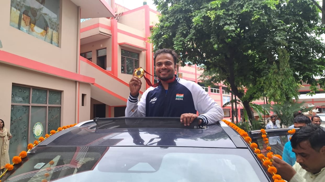 Paralympic gold medalist Sumit Antil was welcomed with drums