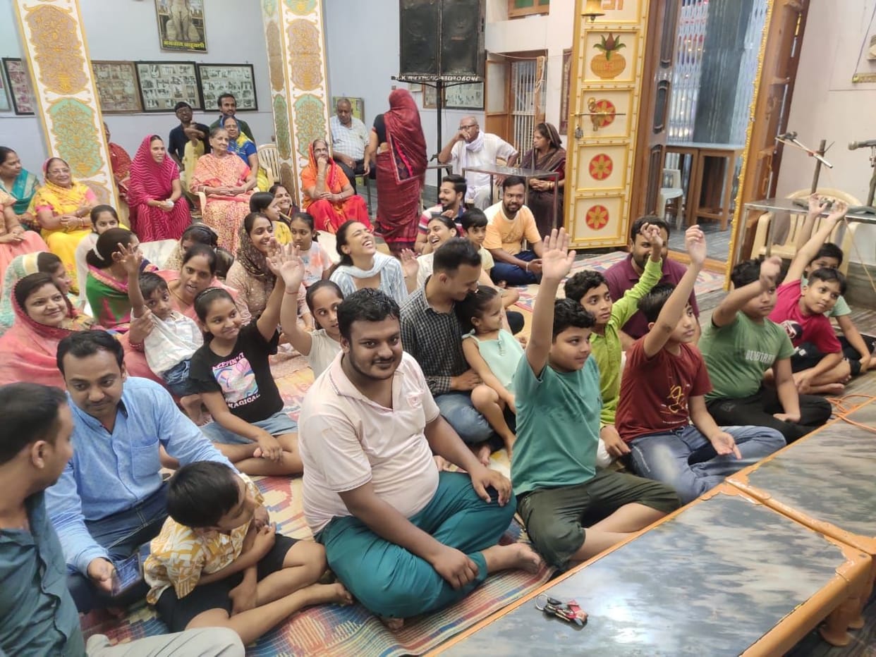 Queue for Abhishek and Shantidhara in Jain temples