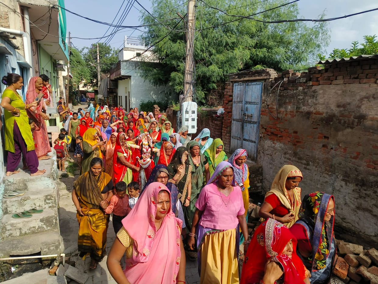 151 women took out a procession to worship the well of Mata Yashoda