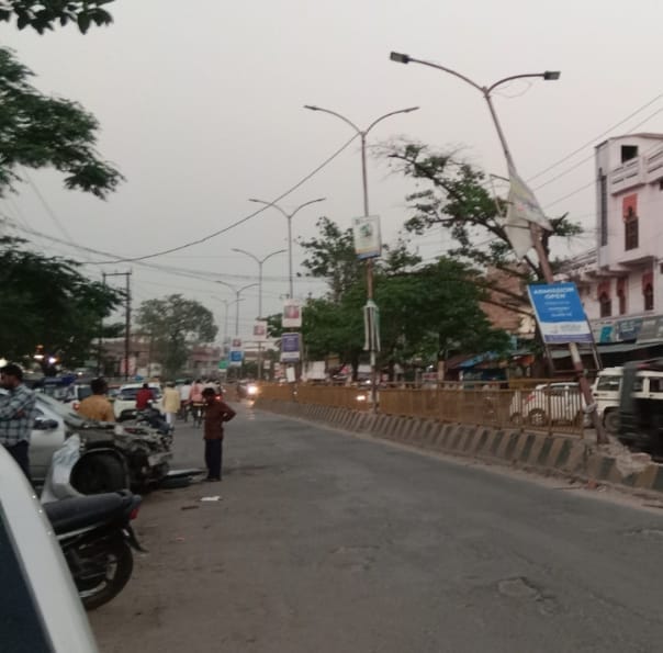 Dividers are being demolished, pedestrians are bleeding