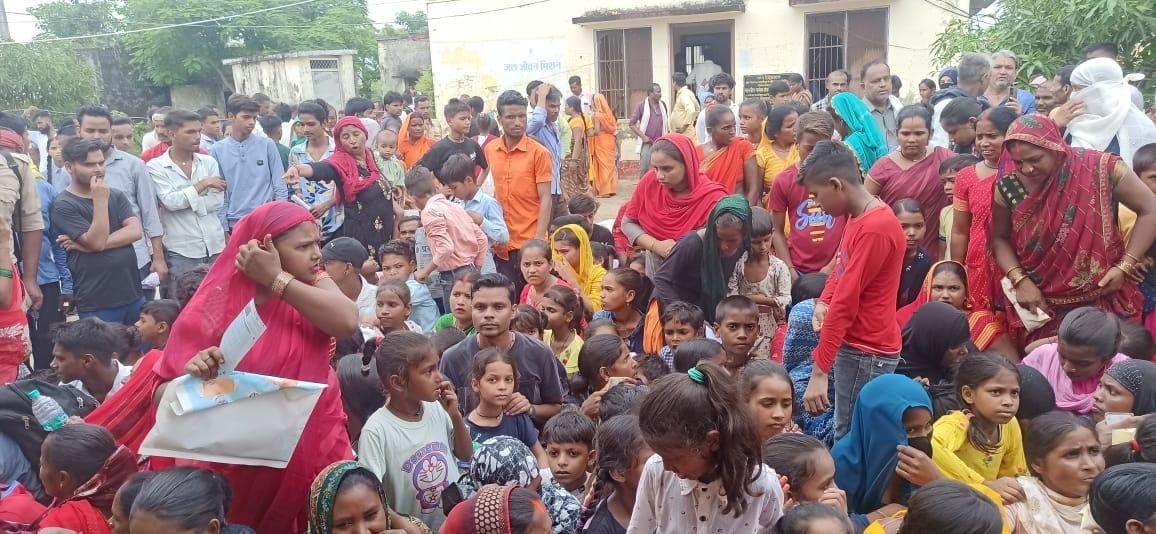 Long queue to get Aadhaar card made, people remain worried