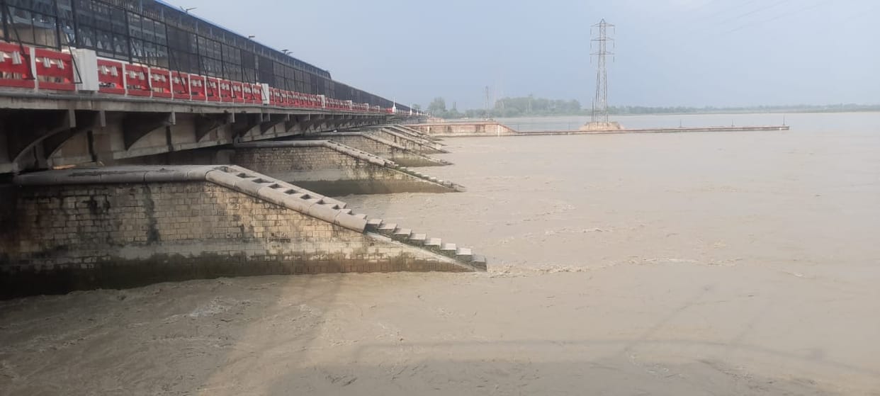 Water level of Ganga increased by one fit