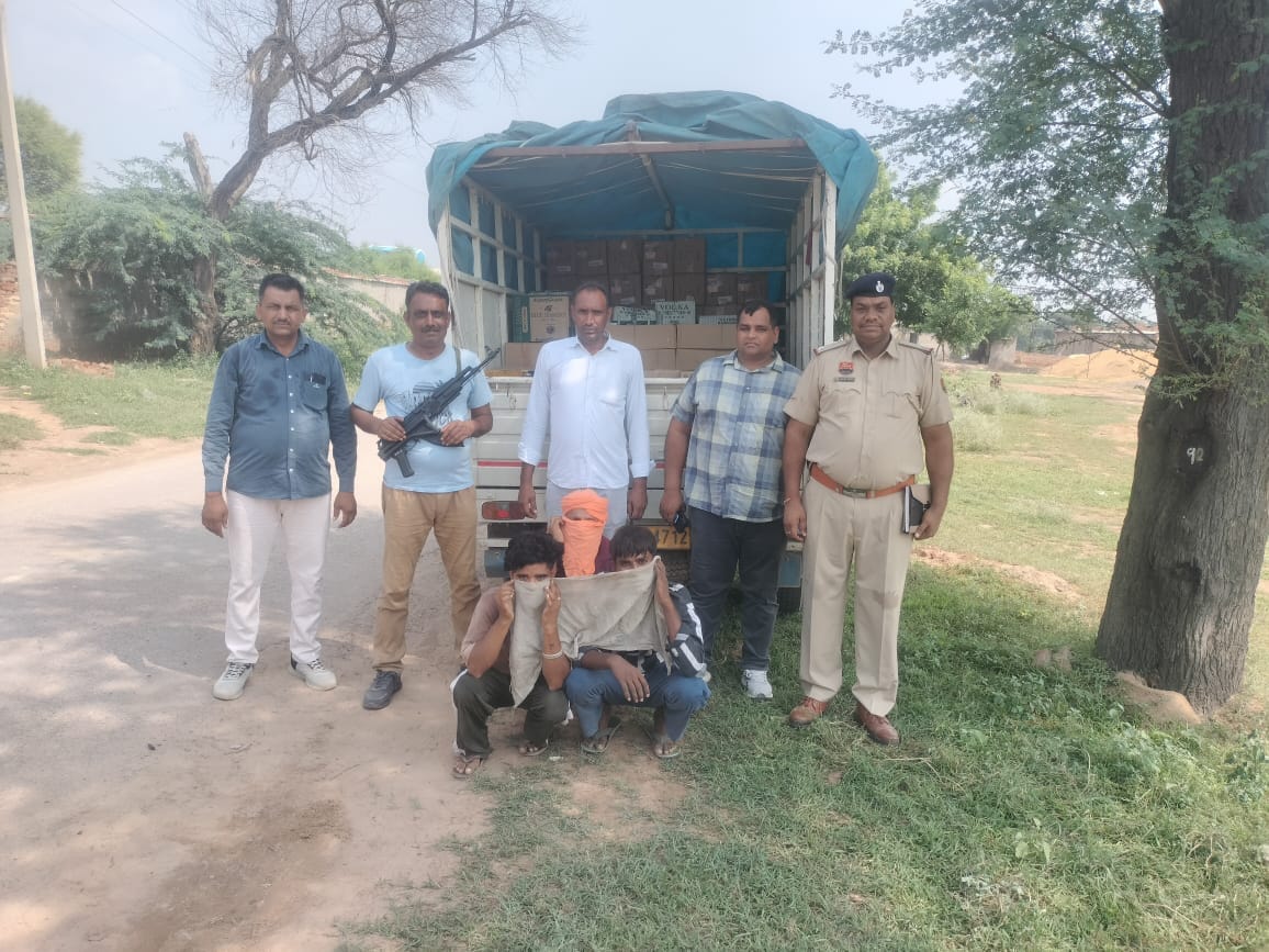 163 boxes of liquor recovered from pickup, three accused arrested