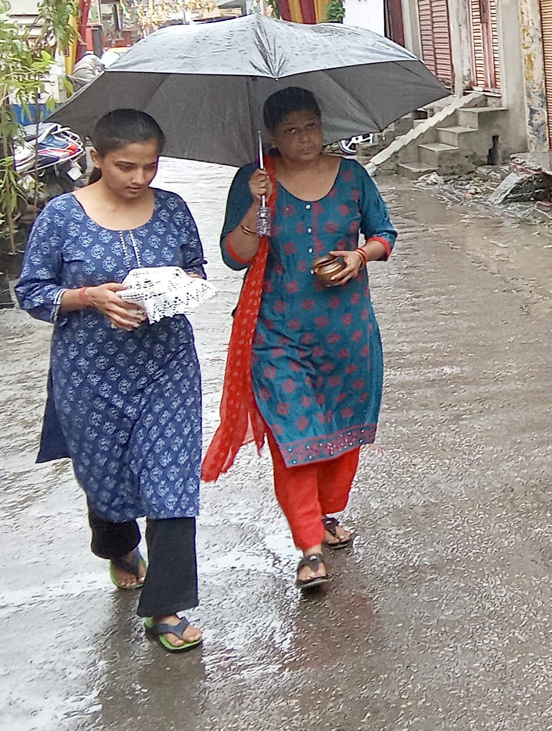 Life came to a standstill due to two days of rain, markets became dull