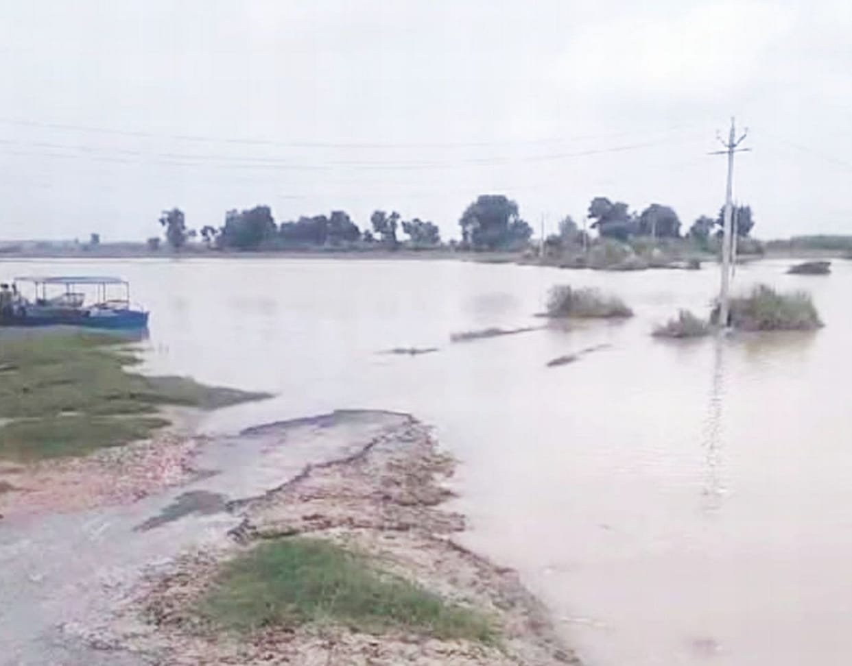 Ganga started flowing 32 cm above the danger mark