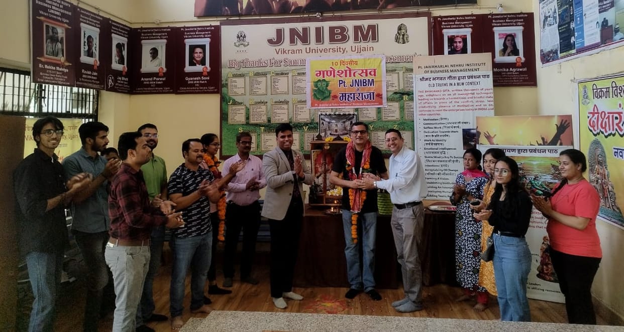 Ujjain Alumnus Sachin Dubey came from Singapore attend VU Hindi Diwas celebrations felicitated after lecture