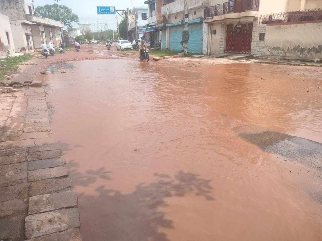 It rained intermittently throughout the night, made people feel cold