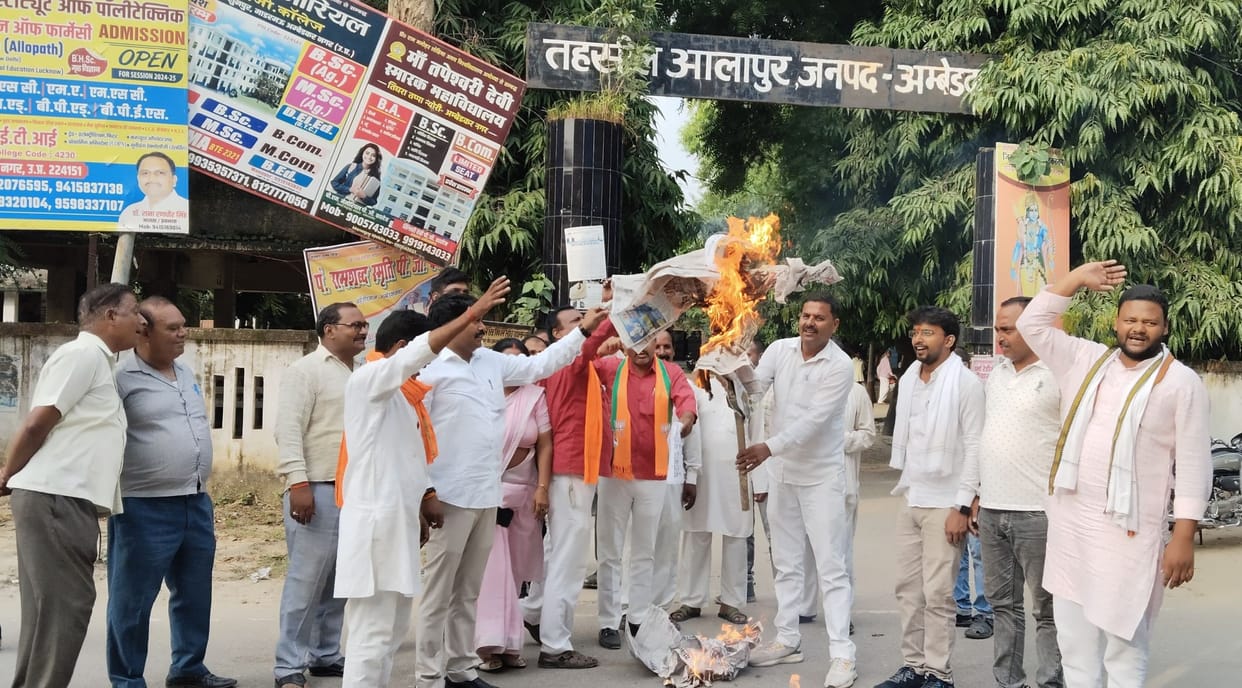 BJP members protested and burnt the effigy of SP President