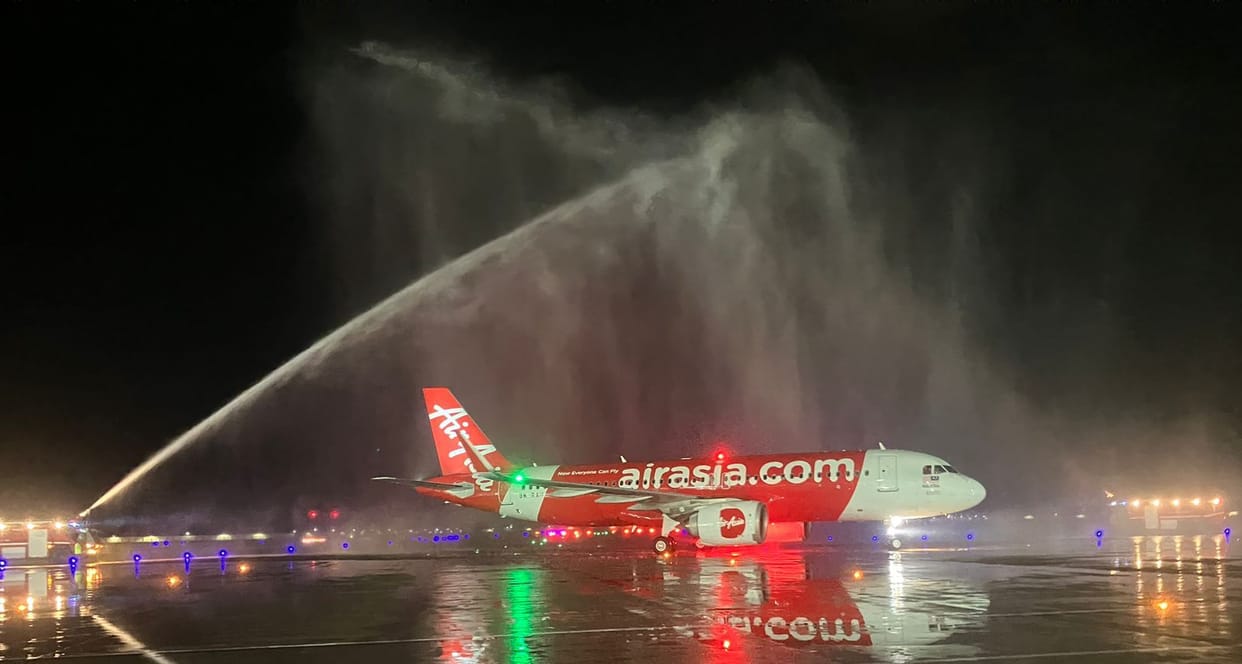KualaLumpur flight started, 165 traveled
